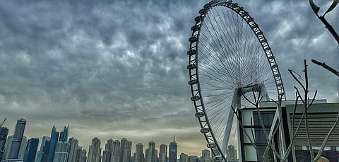 طقس الإمارات غداً: احتمالية الضباب والأمطار، ودرجة الحرارة تصل إلى 47 درجة مئوية