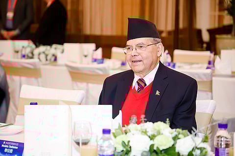 زوجة رئيس وزراء نيبال السابق بحالة حرجة بعد حريق منزله