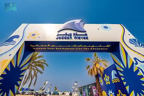 تجربة بحرية استثنائية في شاطئ "جدة ويفز" بموسم جدة 2025 