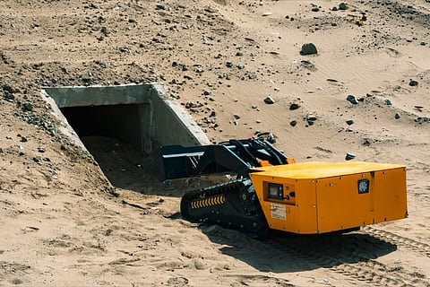 "روبوت" لتنظيف العبّارات يرفع جودة الطرق في السعودية