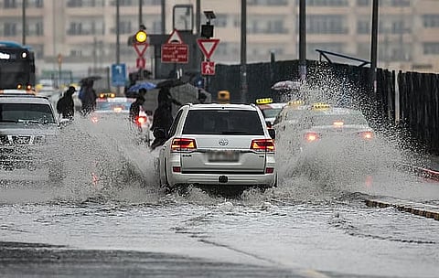 الإمارات توظف الذكاء الاصطناعي لرفع كفاءة استمطار السحب
