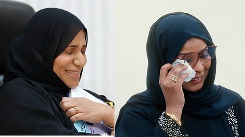 هدية القائد لصُنّاع الأجيال :مدراء المدارس يذرفون الدموع فرحاً بتسلّم كتاب "علمتني الحياة"