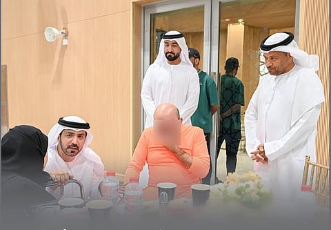 مسؤولون من شرطة الشارقة خلال ملتقى الأسرة.