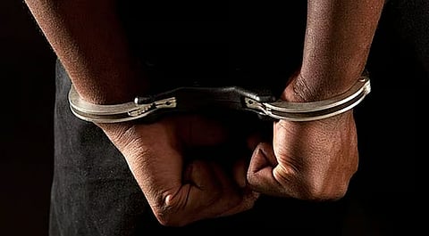 ضبط متهم يدير عيادة زراعة شعر غير قانونية بدبي 