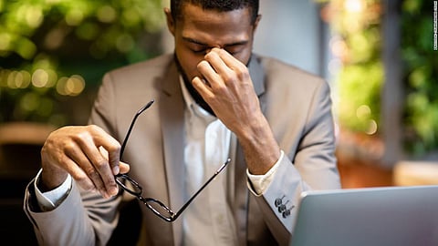 البيئة السامة بين الواقع والمبالغة: قراءة جديدة في تحديات العمل