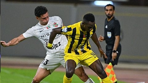 تعادل سلبي يؤجّل حسم قمة كلباء وشباب الأهلي في دوري أدنوك للمحترفين