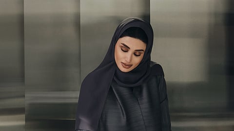 "ياسمين الملا" إبداعٌ إماراتي يُترجم التراث برؤية عالمية معاصرة