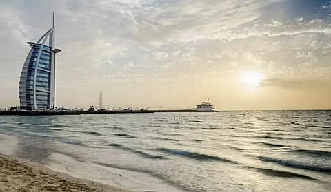 طقس الإمارات: رطوبة ليلية وضباب محتمل ودرجة حرارة صغرى 22 في الشارقة