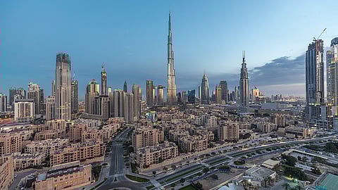 من "الحلم الأمريكي" إلى "حلم دبي".. الكفاءات العالمية تختار الإمارات بديلاً لتأشيرة H-1B