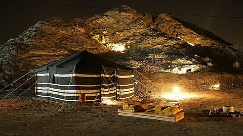 رفاهية الصحراء في دبي تجذب الزوّار بتجارب حصرية وتخييم فاخر تحت النجوم