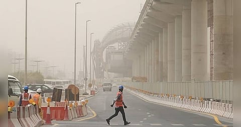 الإمارات تتأهب لأجواء مغبرة مع انخفاض درجات الحرارة 