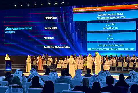 الإمارات: 50 مليون درهم تكريماً لـ 100 عامل وشركة متميزة