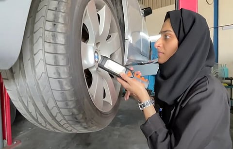 في عام 2021، هدى المطروشي، امرأة إماراتية تحدت القوالب النمطية للجنس وافتتحت ورشة في الشارقة