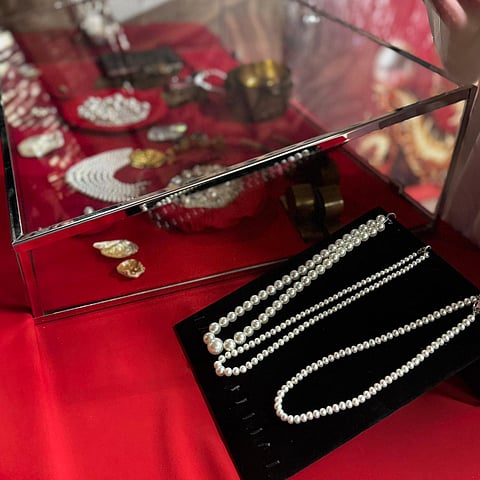 اللؤلؤ: نبض البحر في تراث الإمارات وذاكرة الأجيال