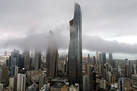 ناطحات السحاب في مدينة الكويت في الكويت بتاريخ ٧ مارس ٢٠٢٥.