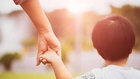 قواعد جديدة لكفالة الأطفال بالإمارات تمنح الحق للمقيمين 