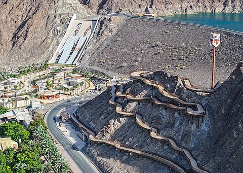 فوق الجبال وتحت النجوم: "شتاء حتا 2025" يطلق تجربة المطعم المُعلّق والقبة السينمائية