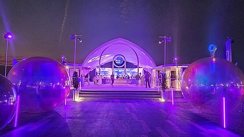 كرة السلة ضد روبوت على شاطئ "كايت" بدبي