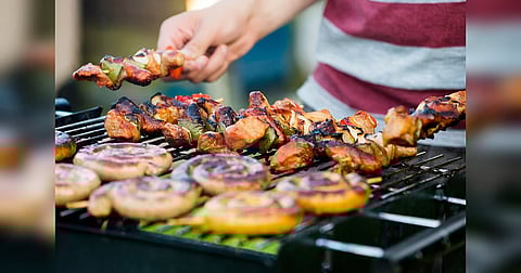 بين دفء الجمر وبرودة الفيروسات.. شتاء الإمارات تحت مجهر الأطباء﻿