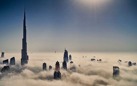 أمطار متوقعة ويوم غائم جزئياً غداً في الإمارات