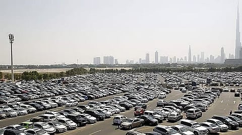 الإعلان عن مواقف مجانية ورسوم "درب" مع تمديد مواعيد مترو دبي