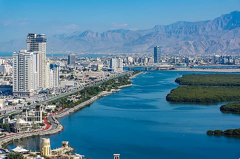 رأس الخيمة نحو القمة: خطة ثلاثية لمضاعفة الزوار والرفاهية 