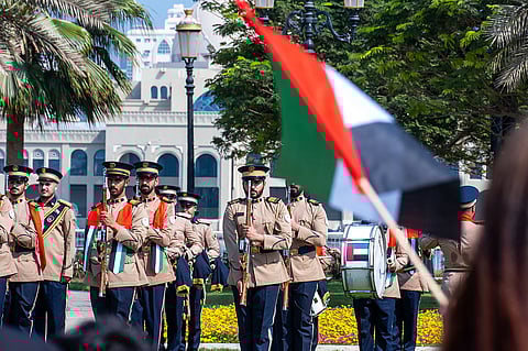 شرطة دبي تدعو السائقين لـ "الالتزام بالقوانين" خلال احتفالات عيد الاتحاد