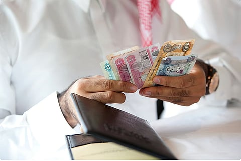 القرض الشخصي في الإمارات: الـ 5 آلاف درهم... شرط لا يزال قائماً