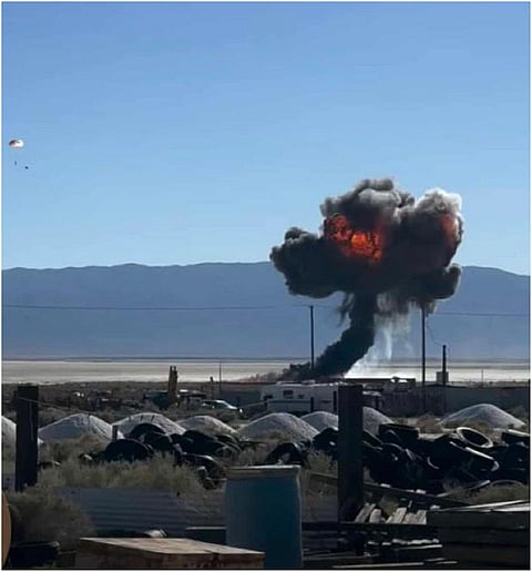 تحطم مقاتلة أمريكية والطيار يقفز قبل الاصطدام بلحظات