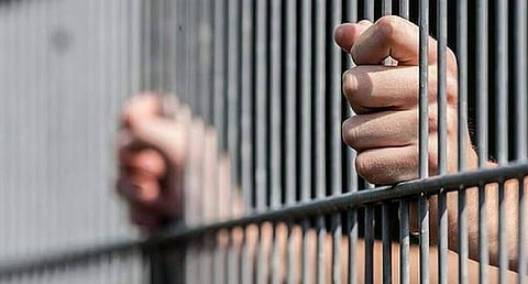 3 سنوات سجناً وغرامة آسيوي استغل حسابه البنكي في تهريب المخدرات