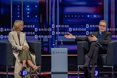 إميلي مايتليس: الروايات "أصبحت أسلحة" في معركة الحقيقة 