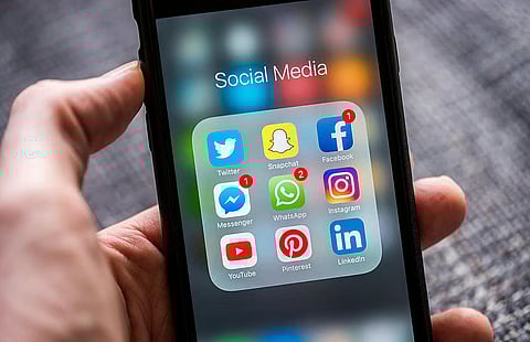 العلامة الزرقاء لن تنقذك.. تحذير من التوثيق المدفوع على وسائل التواصل