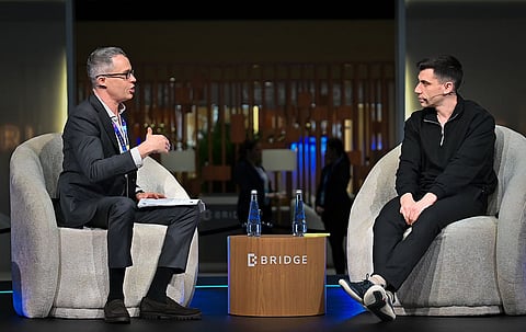 فيداس بانايوتو، عضو البرلمان الأوروبي، في محادثة مع تيد كيمب، رئيس المحتوى في خليج تايمز.