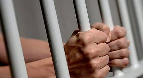 تشديد العقوبات: 5 سنوات سجناً وغرامة 50 ألف درهم لمخالفي قانون المخدرات في الإمارات