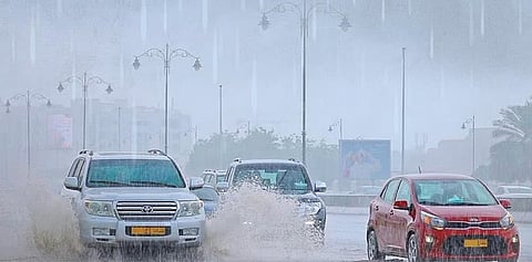 مدارس عُمانية تعتمد التعليم عن بُعد غداً بسبب الأحوال الجوية