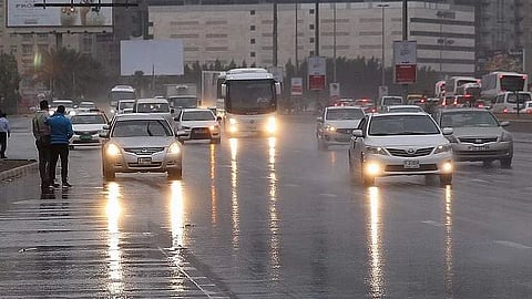 الإمارات: شركات تسهل العمل من المنزل مع الطقس السيِّئ