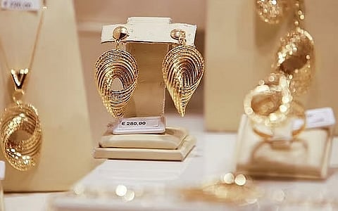 الذهب يواصل صعوده الطفيف في الإمارات