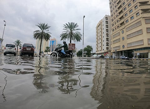 أمطار غزيرة وعواصف ستشهدها الإمارات والدول المجاورة الخميس والجمعة