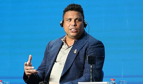 أسطورة كرة القدم البرازيلية رونالدو.