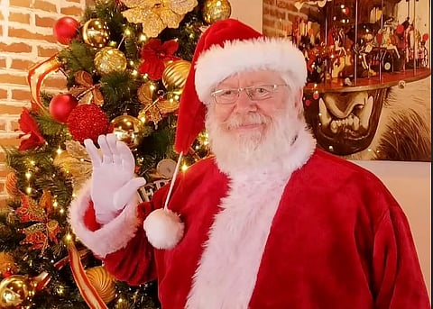 "سانتا" رأس الخيمة.. لحية حقيقية لابتسامة لا تُنسى