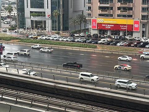 شارع الشيخ زايد المبتل بالمطر