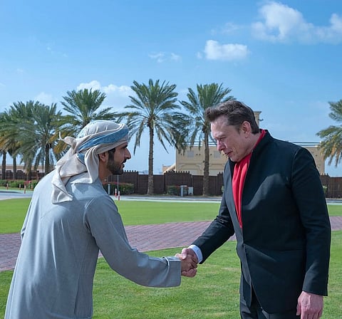 حمدان بن محمد وإيلون ماسك.. جولة عفوية في قلب دبي