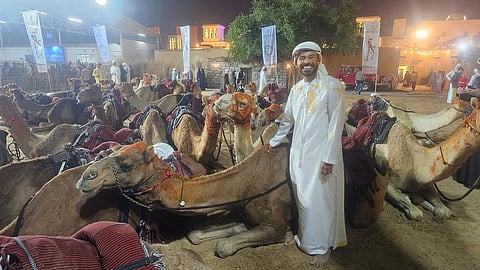 الى دبي.. 33 مغامراً على ظهور الجمال يتحدون العاصفة 