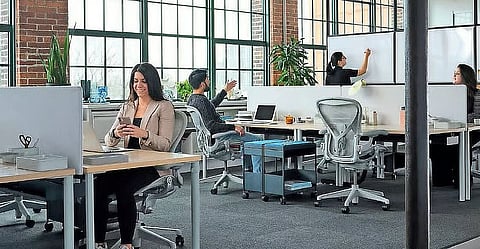 الإمارات: شركات تمنح يومين عطلة لـ "الكريسماس" خارج الحساب الرسمي