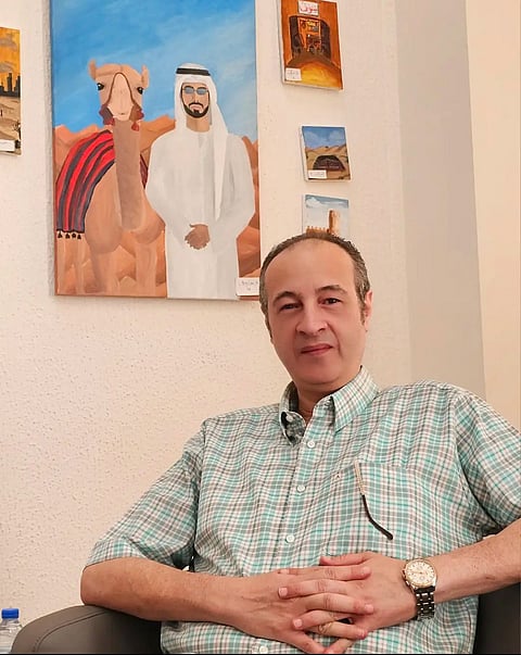 كنز "أرشيف غريب".. فيديوهات قديمة تُعيد لم شمل معلم مصري بطلابه في الإمارات