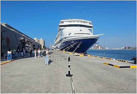 "كريسماس عائم".. سكان الإمارات يفضلون البحر على السفر جواً