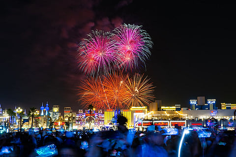 حلول ذكية وحافلات مجانية لمشاهدة ألعاب برج خليفة