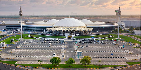 سافر بذكاء.. مطار الشارقة يحث على الحضور قبل 3 ساعات