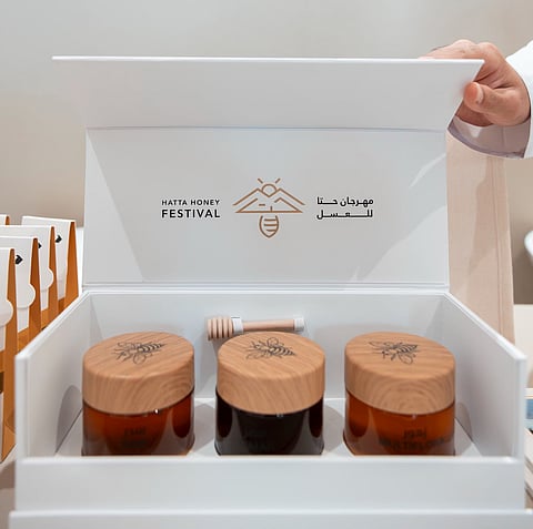 لقاء النحالين في مهرجان حتا.. حوار الخبرة والشغف في عالم العسل الإماراتي