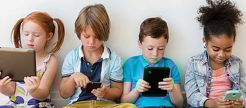 ليست مجرد شاشات.. الإمارات تُلزم المنصات الرقمية بـ "شبكة أمان" شاملة للصغار